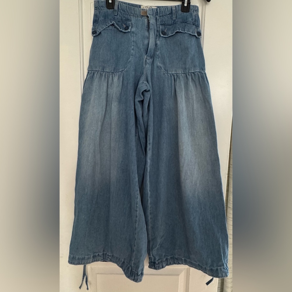 Size 28 Free People Lotus Jeans.  Super cute and comfy.
